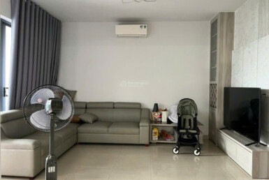 can canh phong khach rong rai 385x258 - Giá mua bán căn hộ 3pn tháp B chung cư Park View phường Tân Hưng T9/2025