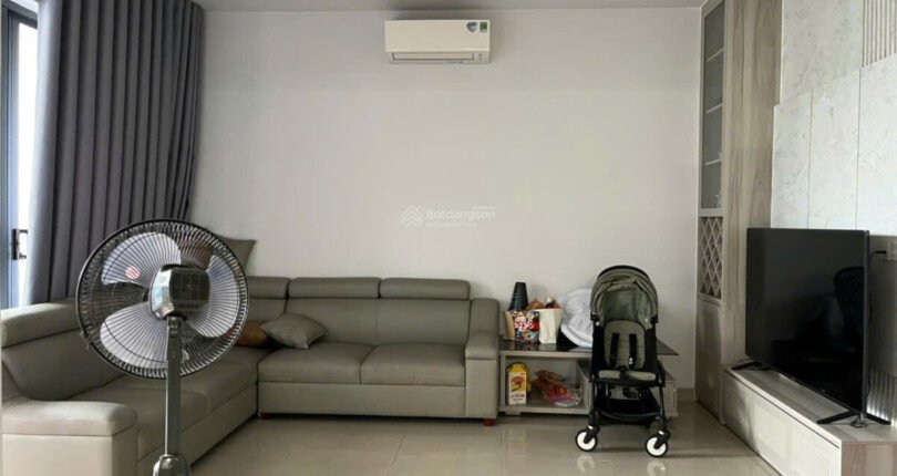 can canh phong khach rong rai 810x430 - Giá mua bán căn hộ 3pn tháp B chung cư Park View phường Tân Hưng T9/2025