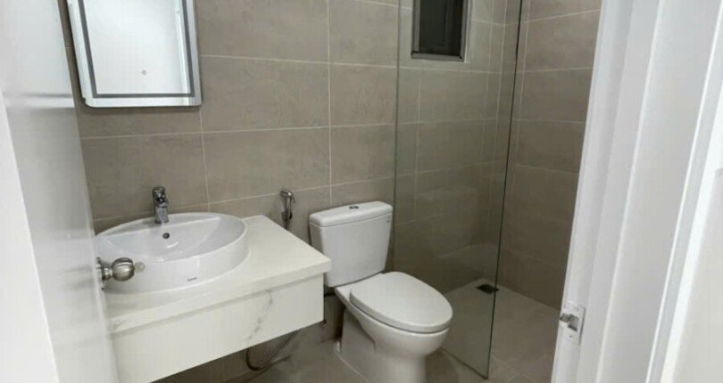 can ho ban co 2 toilet hoan thien nhu hinh 2 810x430 - Rẻ hơn 400tr bán gấp căn hộ Hưng Phúc, căn góc góc, view biệt thự 2pn giá còn 6,4 tỷ