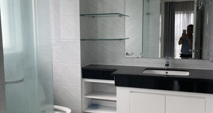 can ho ban co 2 toilet hoan thien nhu hinh 3 810x430 - Bán gấp căn hộ số 01 block L chung cư Happy Valley phường Tân Hưng giá 8,5 tỷ