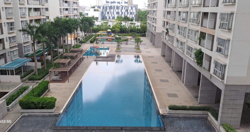 can ho ban lien ke ho boi noi khu 1 810x430 - Giá mua bán căn hộ 3pn tòa B diện tích 117m2 chung cư Scenic Valley 1 T8/2025