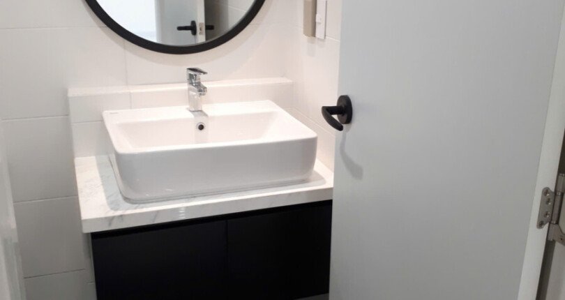 can ho co 2 toilet hoan thien nhu hinh 1 810x430 - Bán gấp căn hộ 3pn tòa B chung cư Scenic Valley 1 view sông, lầu cao, giá 12 tỷ