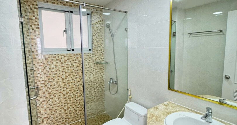 can ho co 2 toilet hoan thien nhu hinh 4 810x430 - Giá mua bán căn hộ 3pn tòa L chung cư Happy Valley phường Tân Hưng T9/2025