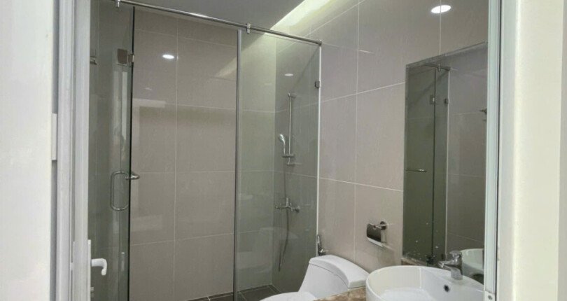cho thue office tell 8 810x430 - Cho thuê nhanh văn phòng tại Tòa Golden King. DT 40m2 Vị trí đẹp- View đẹp- Phù hợp làm văn phòng- Giá 14 Triệu/Tháng