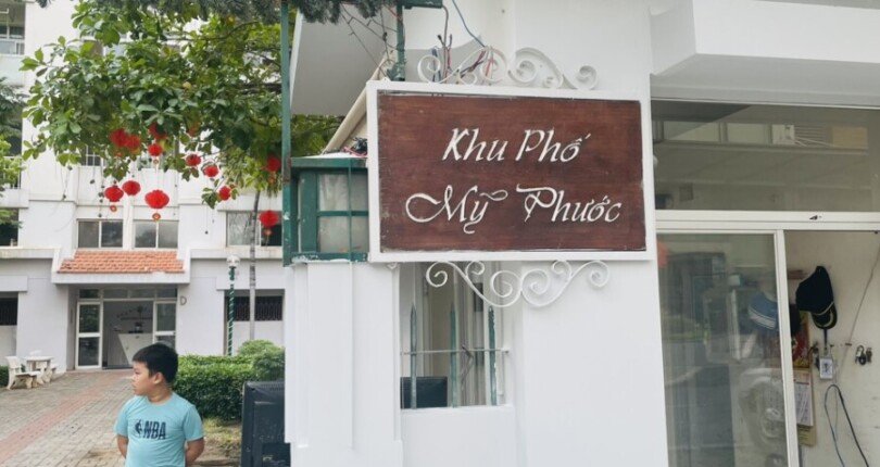 cong vao kdc 810x430 - Giá mua bán Shophouse D0-02 Phạm Thái Bường chung cư Mỹ Phước phường Tân Hưng T8/2025