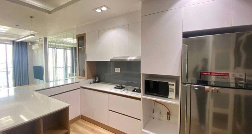 hinh anh bep can ho can ban 810x430 - Cần bán căn hộ 80m2, chung cư Scenic Valley 1, giá 7 tỷ, nhà đầy đủ nội thất, xem nhà dễ.