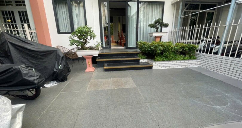 khoang san vuon truoc nha ban 810x430 - Giá mua bán nhà Biệt thự nguyên căn số 08 Nội khu Mỹ Thái 1 phường Tân Mỹ T9/2025