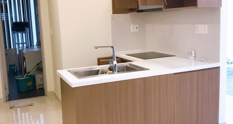 khong gian bep rong rai 1 810x430 - Giá mua bán căn hộ 2pn Tháp G chung cư Scenic Valley 1 phường Tân Mỹ T8/2025