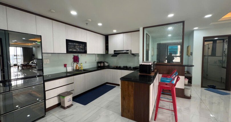 khong gian bep rong rai 11 810x430 - Giá mua bán căn hộ 3pn số 05 tòa nhà A chung cư Nam Phúc Le Jardin phường Tân Mỹ T8/2025