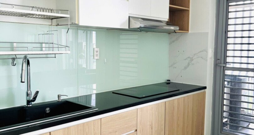 khong gian bep rong rai 12 810x430 - Giá mua bán căn hộ 2pn tòa A chung cư Green Valley phường Tân Mỹ T8/2025