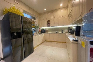 khong-gian-bep-rong-rai