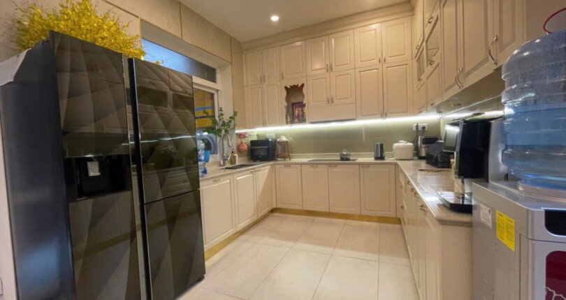 khong gian bep rong rai 15 810x430 - Giá mua bán nhà Biệt thự nguyên căn số 08 Nội khu Mỹ Thái 1 phường Tân Mỹ T9/2025