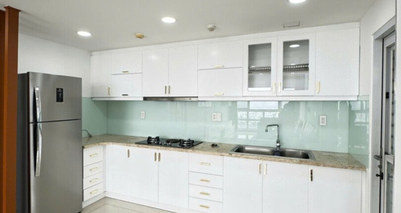 khong gian bep rong rai 18 810x430 - Giá mua bán căn hộ 3pn tòa L chung cư Happy Valley phường Tân Hưng T9/2025