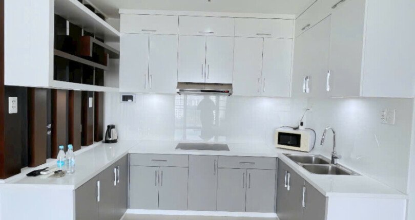 khong gian bep rong rai 6 810x430 - Bán gấp căn hộ 2pn Block D chung cư Green Valley diện tích 97m2 giá 8,160 tỷ