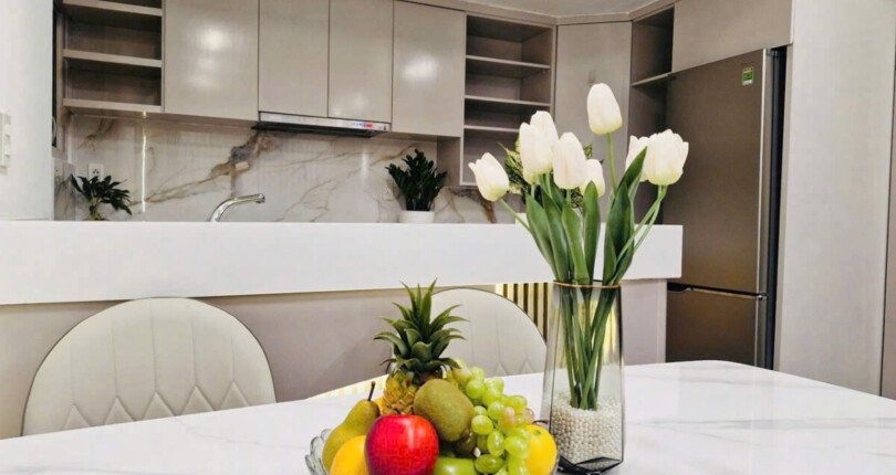khong gian bep va phong an can ho ban 810x430 - Bán gấp căn hộ H2.01 chung cư Happy Valley Phú Mỹ Hưng giá 8,6 tỷ
