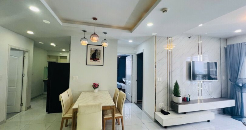 khong gian phong an rong rai 1 810x430 - Mua bán căn hộ 77m2 tòa nhà G chung cư Scenic Valley 1 giá 6,8 tỷ