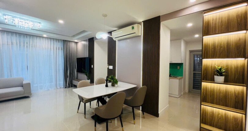 khong gian phong an rong rai 810x430 - Giá mua bán căn hộ 3pn J7.02 chung cư Star Hill phường Tân Mỹ T8/2025