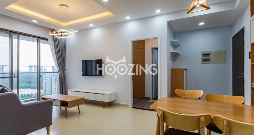 khong gian phong khach can ho 1 810x430 - Giá mua bán căn hộ 2pn tòa B chung cư Hưng Phúc Happy Residence phường Tân Mỹ T9/2025