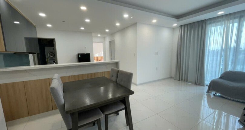 khong gian phong khach can ho ban 810x430 - Rẻ hơn 400tr bán gấp căn hộ Hưng Phúc, căn góc góc, view biệt thự 2pn giá còn 6,4 tỷ