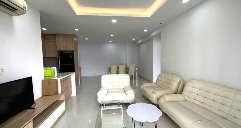 khong gian phong khach rong rai 1 810x430 - Bán gấp căn hộ 3pn tòa nhà A chung cư Green Valley Phú Mỹ Hưng giá 10 tỷ