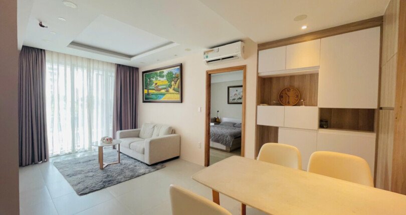 khong gian phong khach rong rai 2 810x430 - Bán gấp căn hộ 2pn tòa nhà D chung cư Hưng Phúc Happy Residence giá 6,7 tỷ