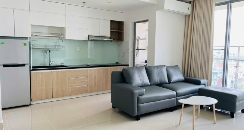 khong gian phong khach va bep 810x430 - Giá mua bán căn hộ 2pn tòa A chung cư Green Valley phường Tân Mỹ T8/2025