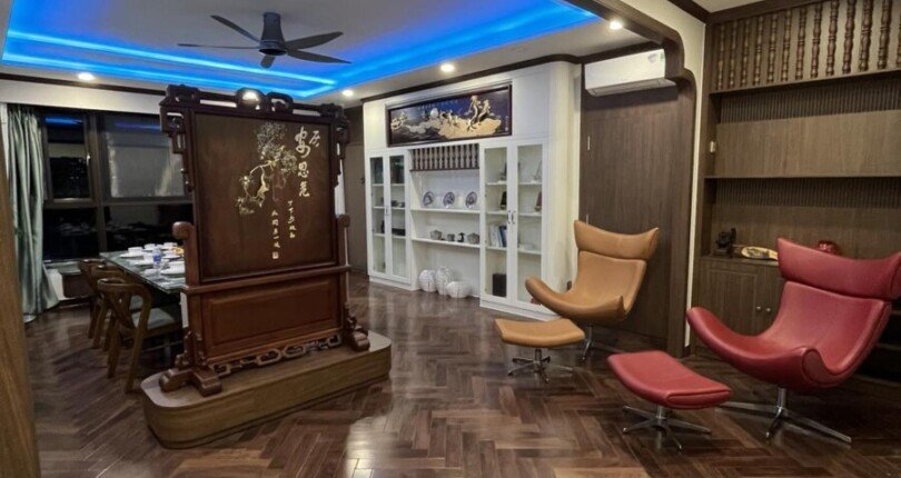 khong gian phong khach va phong an 810x430 - Giá cho thuê căn hộ 3 phòng ngủ, lầu cao, view sông Tháp C chung cư The Panorama T8/2025