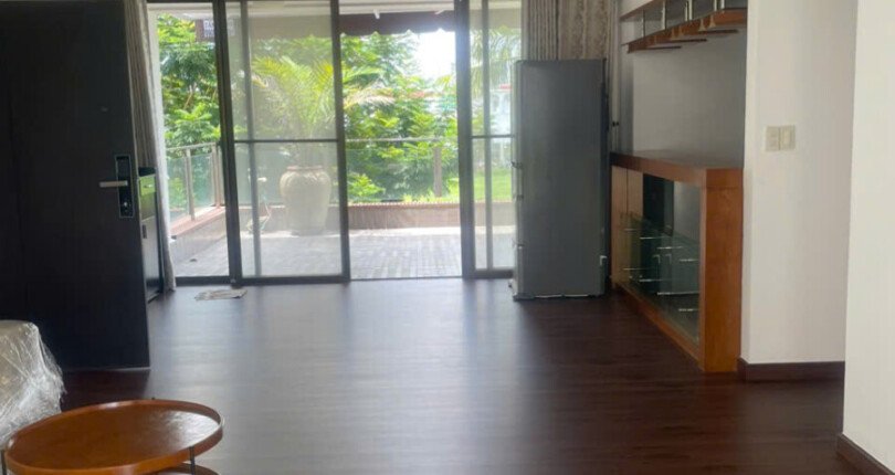 phong khach can ho ban 11 810x430 - Giá mua bán căn hộ sân vườn chung cư The Panorama Phú Mỹ Hưng T8/2025