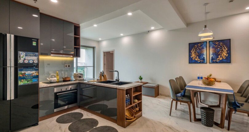 phong khach can ho ban 22 810x430 - Giá mua bán căn hộ 3pn tòa nhà A chung cư Midtown Phú Mỹ Hưng phường Tân Mỹ T8/2025