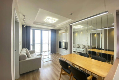 phong khach can ho ban 33 385x258 - Cần bán căn hộ 80m2, chung cư Scenic Valley 1, giá 7 tỷ, nhà đầy đủ nội thất, xem nhà dễ.