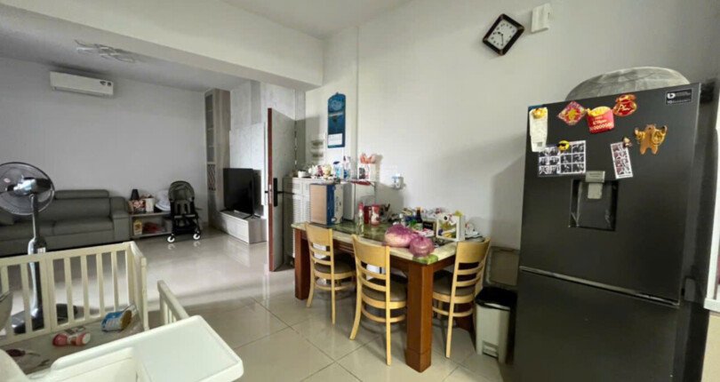 phong khach can ho ban 38 810x430 - Giá mua bán căn hộ 3pn tháp B chung cư Park View phường Tân Hưng T9/2025