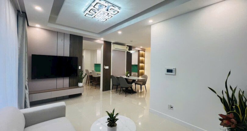 phong khach can ho ban 4 810x430 - Giá mua bán căn hộ 3pn J7.02 chung cư Star Hill phường Tân Mỹ T8/2025