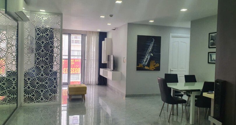 phong khach can ho ban 7 810x430 - Bán căn hộ chung cư Scenic Valley 1, 89m2, 02pn, giá 7.480 tỷ, nhà đang có hợp đồng thuê 20tr/tháng.