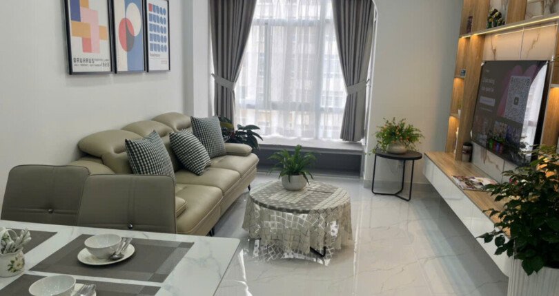 phong khach can ho ban 9 810x430 - Cần bán căn hộ 56m2, chung cư Sky Garden 3, lầu 9 , giá 4.460 tỷ, nhà đẹp, nội thất mới 100%.