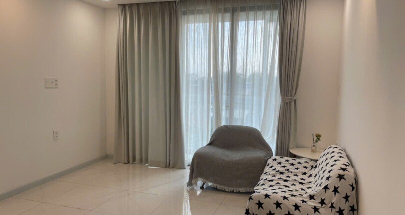 phong khach can ho can ban 3 810x430 - Bán căn hộ chung cư Hưng Phúc, 78m2, giá 6.4 tỷ , nội thất đầy đủ, nhà đang có hợp đồng thuê 19tr/tháng.