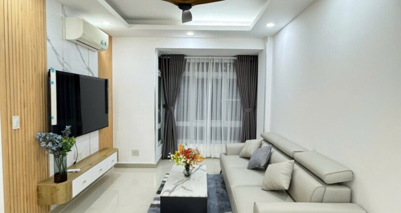 phong khach can ho can cho thue 4 810x430 - Bán căn góc chung cư Sky Garden 3, 74m2, 03pn, giá 5.9 tỷ, nhà đẹp, nội thất đầy đủ.