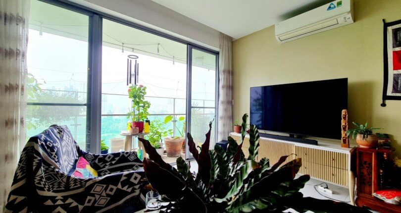 phong khach rong huong ve san golf 810x430 - Bán căn hộ chung cư Green Valley, diện tích 121m2, 03pn, giá 11,5 tỷ, nhà đẹp, đủ nội thất, view sân golf.