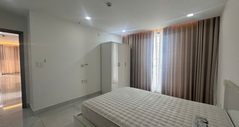 phong ngu can ho ban 13 810x430 - Giá mua bán căn hộ 3pn tháp D chung cư Green Valley phường Tân Mỹ T8/2025