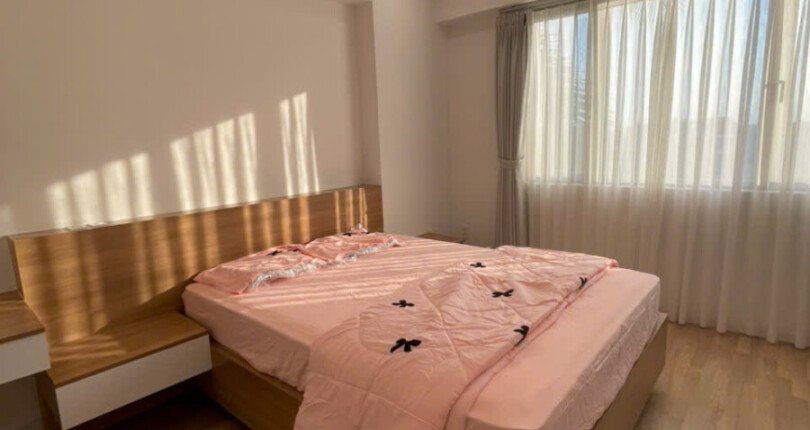 phong ngu hoan thien noi that 810x430 - Rẻ hơn 400tr bán gấp căn hộ Hưng Phúc, căn góc góc, view biệt thự 2pn giá còn 6,4 tỷ