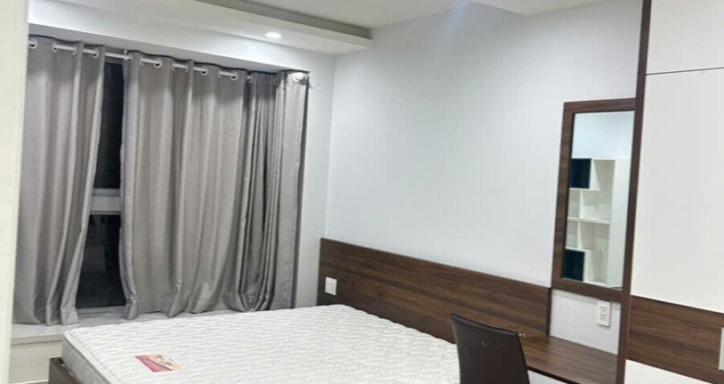 phong ngu master 5 810x430 - Giá mua bán căn hộ 2pn diện tích 89m2 chung cư Scenic Valley 1 T9/2025