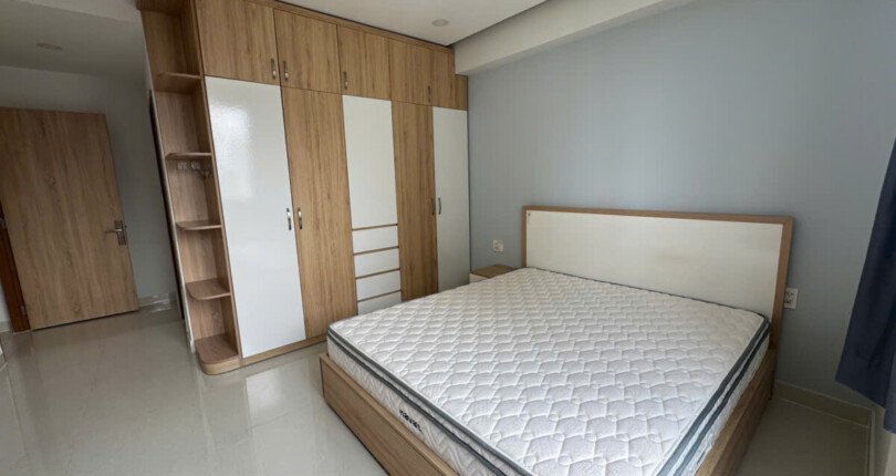 phong ngu rong rai day du thiet bi 810x430 - Bán gấp căn hộ 3pn tòa nhà A chung cư Green Valley Phú Mỹ Hưng giá 10 tỷ