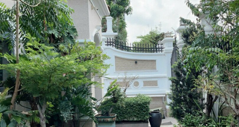 san vuon nha biet thu ban 810x430 - Giá mua bán cặp nhà Biệt thự đơn lập diện tích 2000m2 kdc Cityland Riverside T8/2025