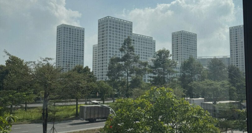 shophouse cho thue lien ke dai lo nguyen van linh 810x430 - Giá cho thuê Shophouse góc khối đế chung cư Urban Hill T8/2025