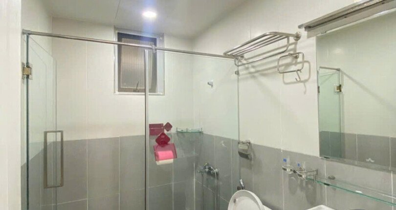 tollet can ho can ban 1 810x430 - Cần bán căn hộ 80m2, chung cư Scenic Valley 1, giá 7 tỷ, nhà đầy đủ nội thất, xem nhà dễ.