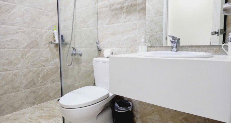 tollet can ho can ban 810x430 - Bán căn hộ chung cư Scenic Valley 1, 03pn, giá 8.5 tỷ, đầy đủ nội thất , xem nhà dễ.