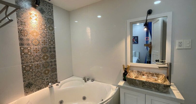 tollet can ho can cho thue 810x430 - Cho thuê căn hộ chung cư Scenic Valley 1, 03pn, giá 20tr/tháng, nhà đẹp, đầy đủ nội thất.