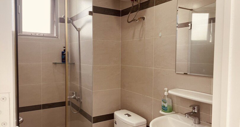 tollet can ho cho thue 9 810x430 - Cho thuê căn hộ chung cư Scenic Valley 1, 77m2, căn góc, giá 19tr/tháng, nội thất đầy đủ.