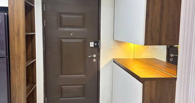 tu giay rong rai 810x430 - Giá mua bán căn hộ 2pn diện tích 89m2 chung cư Scenic Valley 1 T9/2025
