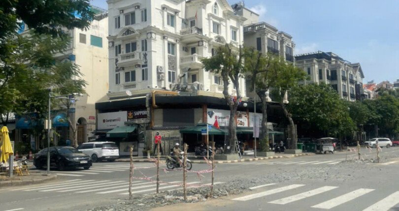 vi tri nha ban loen ke dai lo bui bang doan 810x430 - Giá mua bán tòa nhà nguyên căn mặt Đường số 2 khu Hưng Gia 5 T8/2025