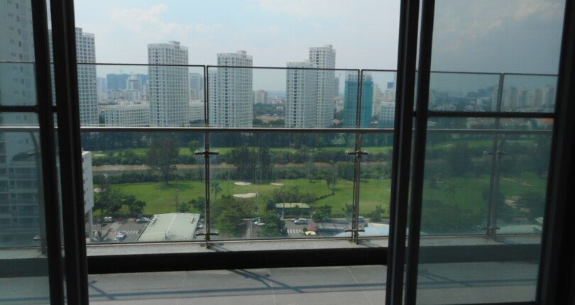 view ban cong can ho ban 810x430 - Bán gấp căn hộ 2pn Block D chung cư Green Valley diện tích 97m2 giá 8,160 tỷ